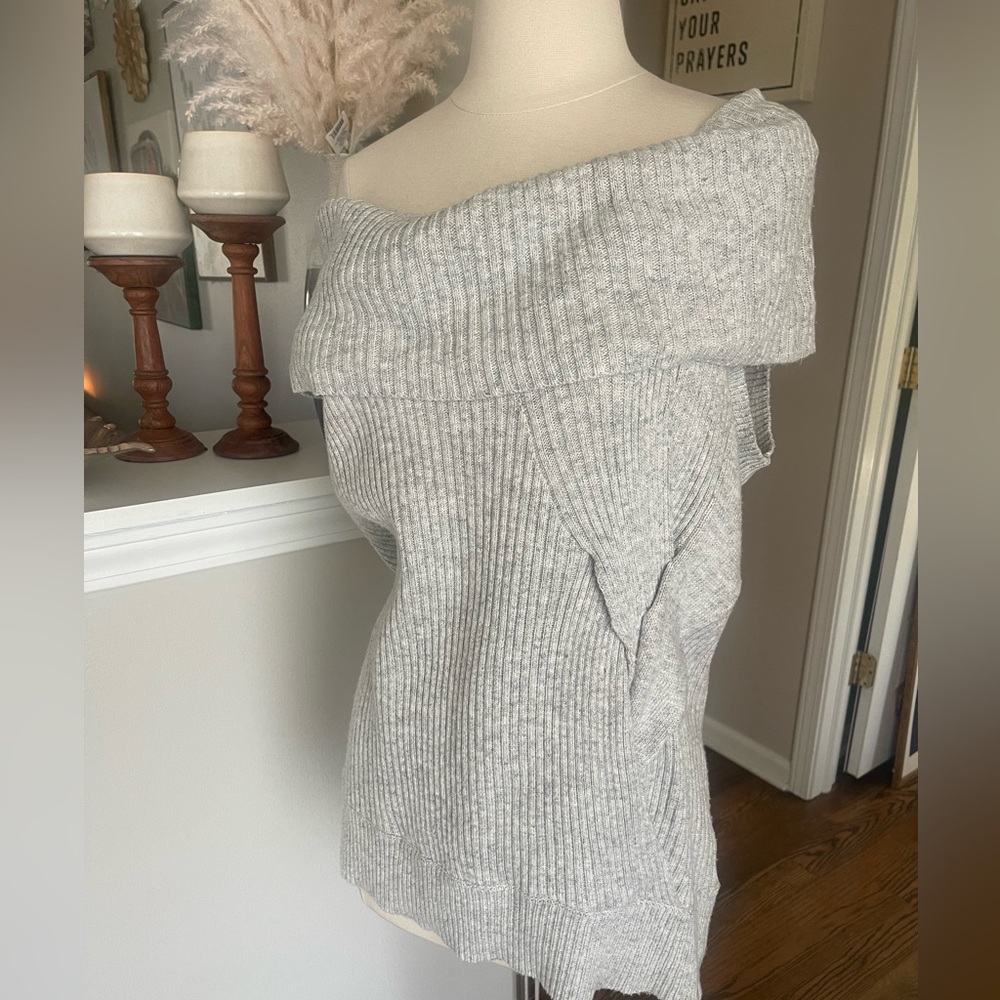 Zero degrees cowl neck off shoulder sleeveless sweater S